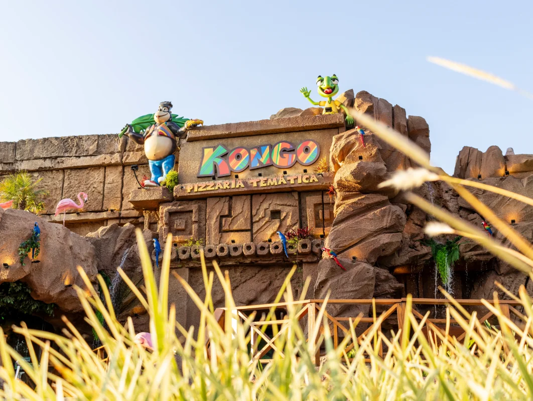 Kongo Pizzaria Gramado: Rodízio Premium e Show na Selva